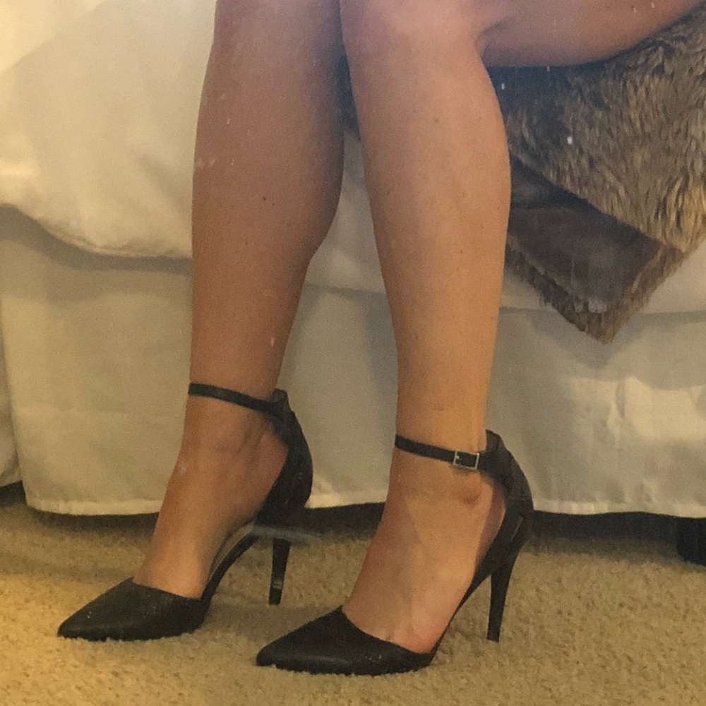 Marc Fisher 3in pointy toe black heels